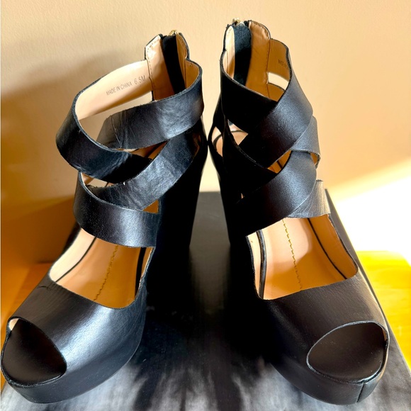 *SOLD* Dolce Vita Chunky Platform Sandals - Picture 1 of 8